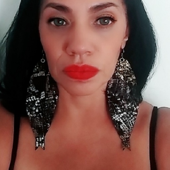 Big Earrings - Picture 1 of 4